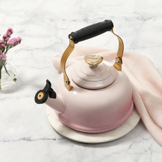 Classic Whistling Kettle with Light Gold Heart Knob